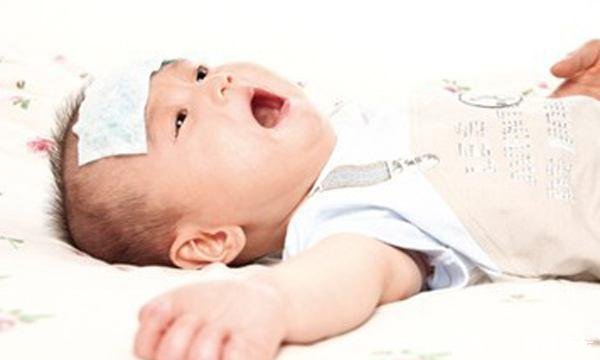 1岁男宝高烧不退,医院检查铅中毒,只因一类食