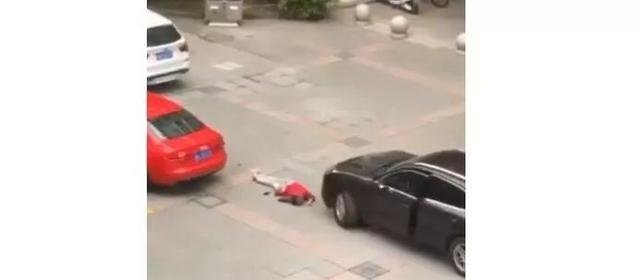 下沙某高校内一男子驾保时捷碾压女友最新权威