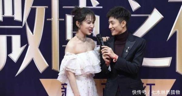上台领奖,张一山全程都帮杨紫提着裙子,而关晓