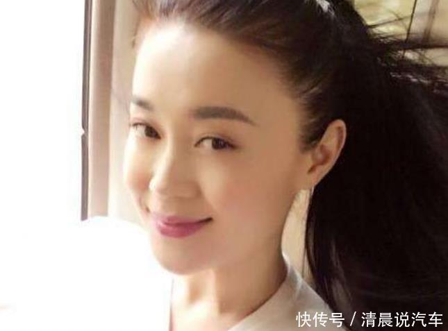 赵本山想收她为徒送上豪车,却被她拒绝,如今她35岁名下豪车无数