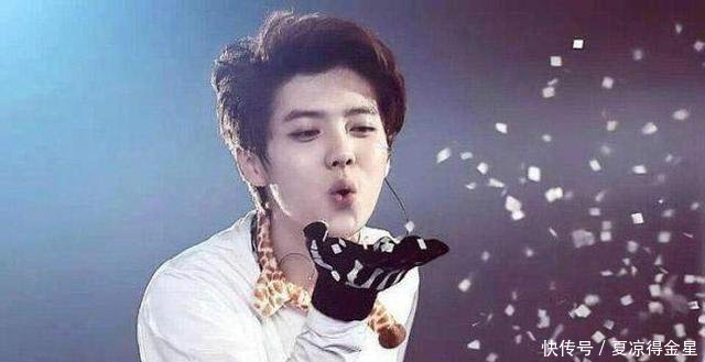 耳返出现问题时,林俊杰镇定,王源机智救场,唯独