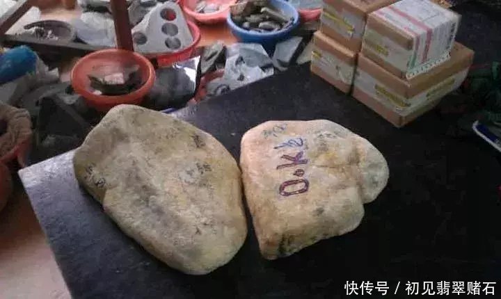 夫妻俩沉迷赌石,花一万二买的原石,终于爆出十几支紫罗兰手镯! 澳门银河注册网站