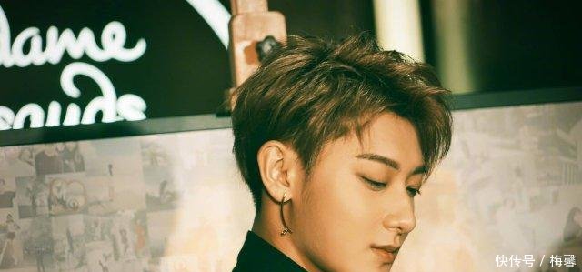 黄子韬和天浩盛世解约,黄爸爸也辞去董事长职