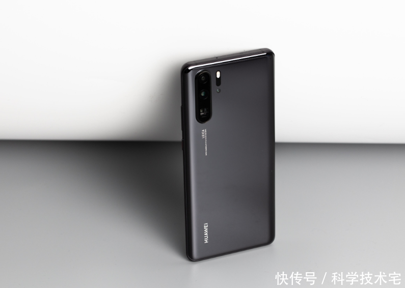 德国媒体认为华为P30 Pro显示屏行业顶尖,超过