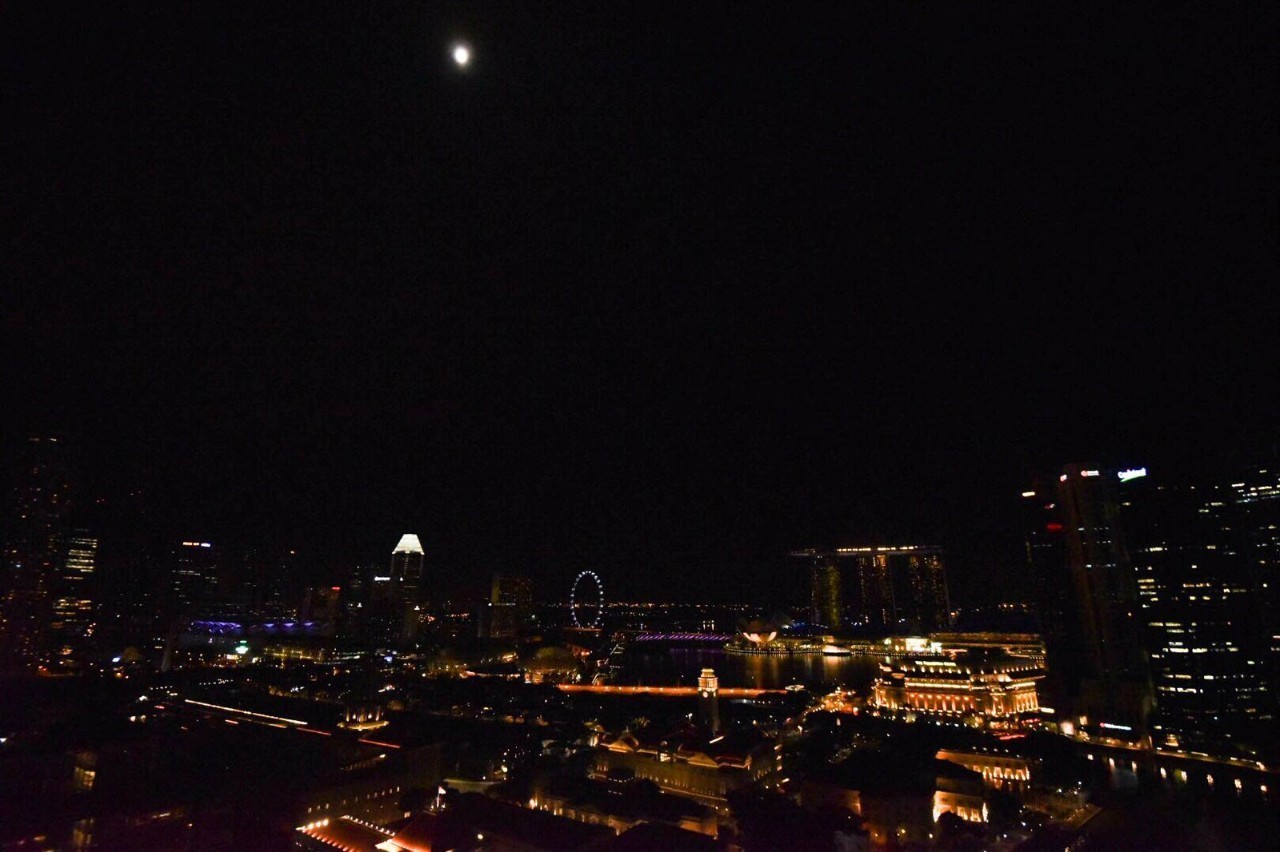 全球各地超级月亮大比拼,新加坡的真令人心塞~