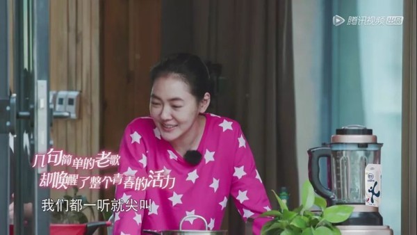 小S一来就变搞笑，看到S姐妹热热闹闹还是戳到了我们的青春！