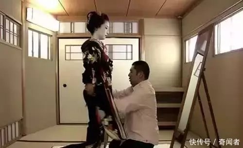 为艺妓穿衣服的日本男人?这个职业很多人都羡慕