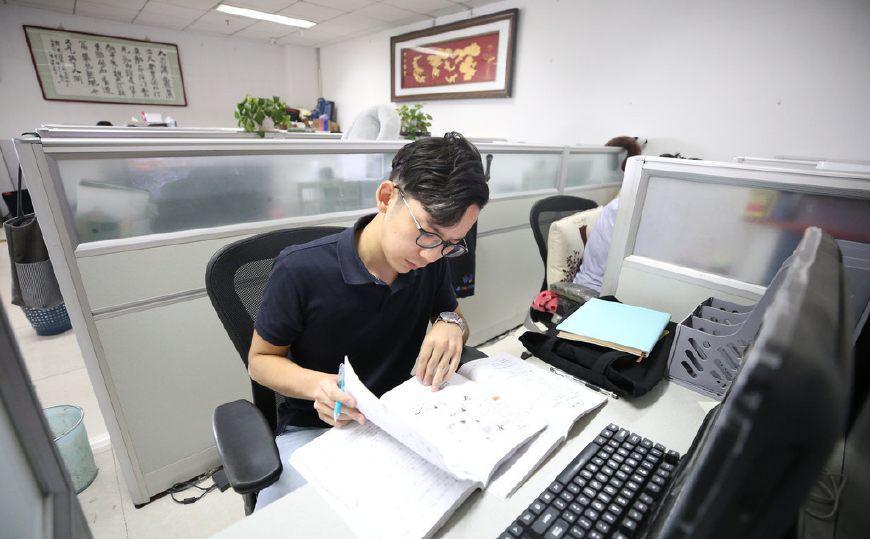 日本男子爱上中国相声洋漂8年学习快板儿!