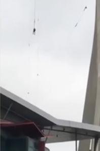 澳门旅游塔蹦极项目发生操作故障 游客被困55