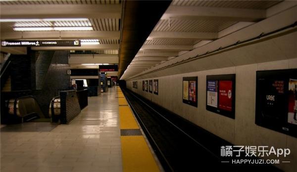 大概是全球最富的清洁工,他在美国扫地年薪百