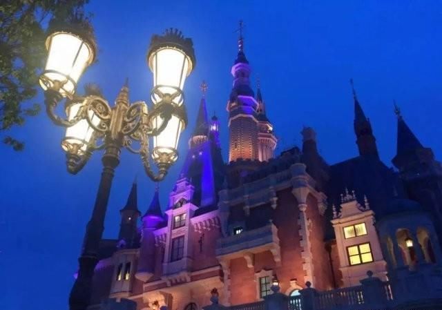 90后女生神操作! 高买低卖迪士尼门票套现700