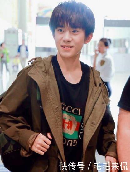 易烊千玺近六千元鞋子被踩脏,随后下意识说出