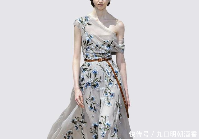 欧美范儿的连衣裙,透露出无限的妩媚性感,简直