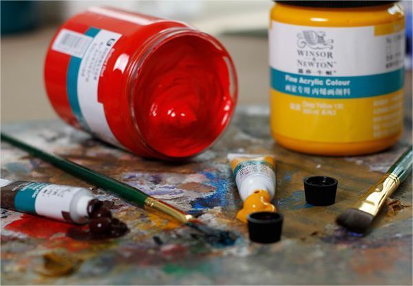 急问在杯子上纯手绘用什么笔或颜料可以长期保