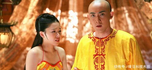 还珠中三位都被脱的仅剩肚兜,只有她是为了和