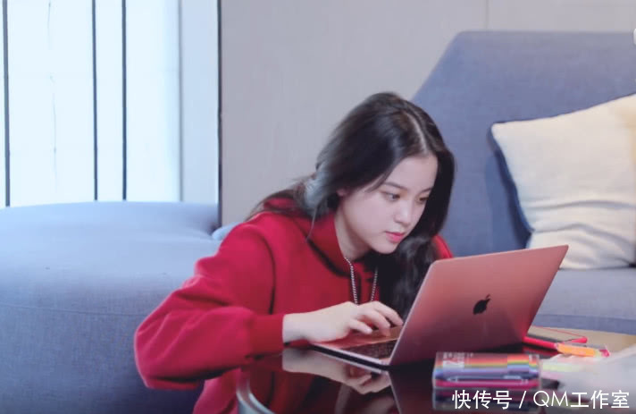 《我和我的经纪人》欧阳娜娜化身实习生,跪地