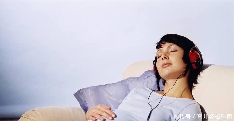 怀孕八月睡时竟听到胎宝宝笑声, 医生这么解释