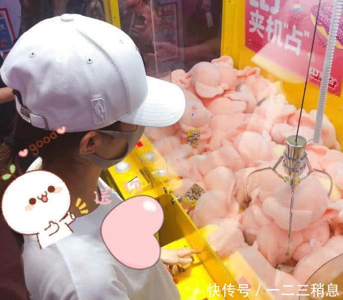 赵丽颖抓娃娃,王丽坤收娃娃,网友:有人疼和没人