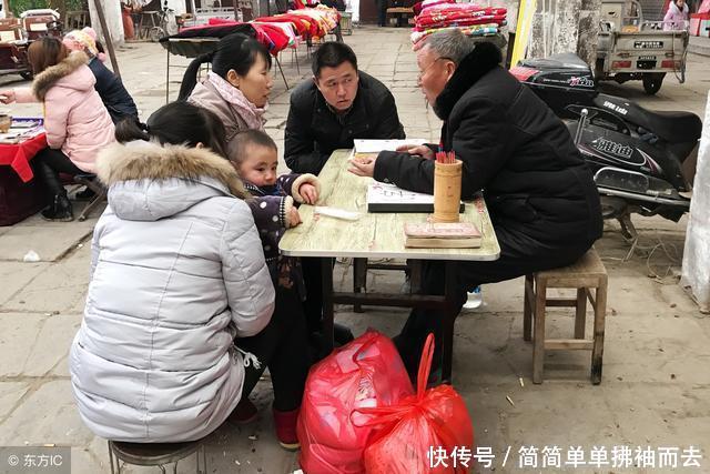 他将小乞丐当亲儿子,遇算命先生一番测算:贵人临门