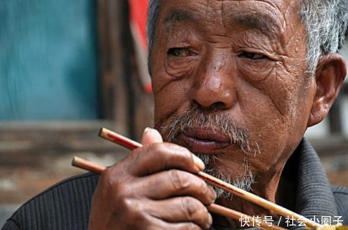 老公不在家,公公每晚都让我吃鸭腿,闺蜜看到后,我真是无地自容
