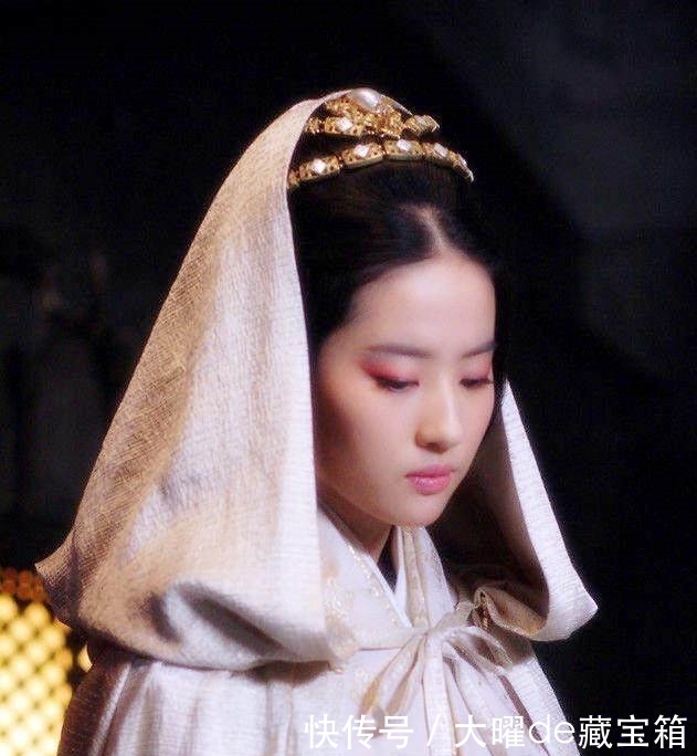 同穿红色斗篷装,杨幂刘诗诗刘亦菲赵丽颖,你最