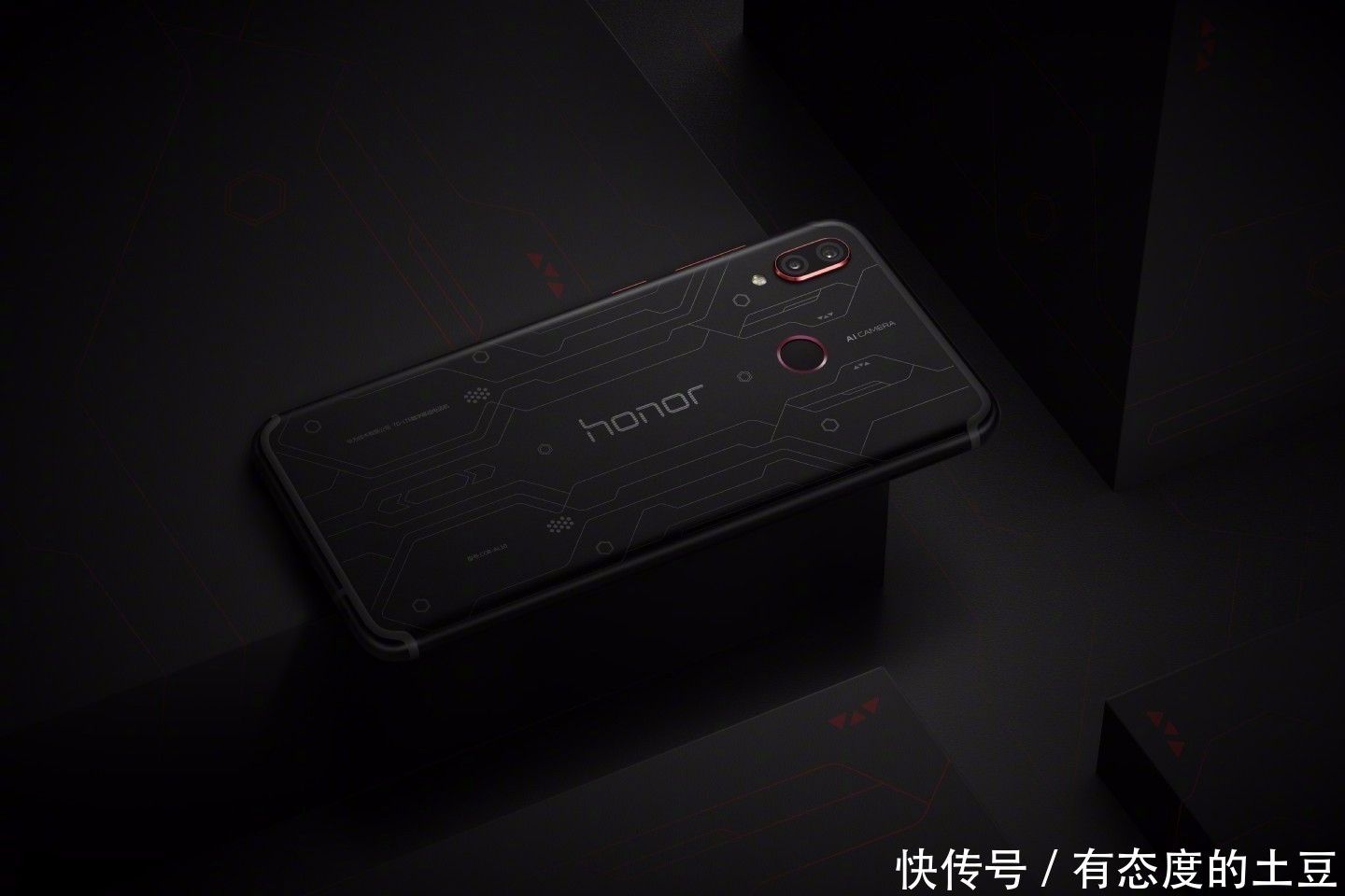 荣耀play酷玩版8月1日发售,激光镭射后壳 科技