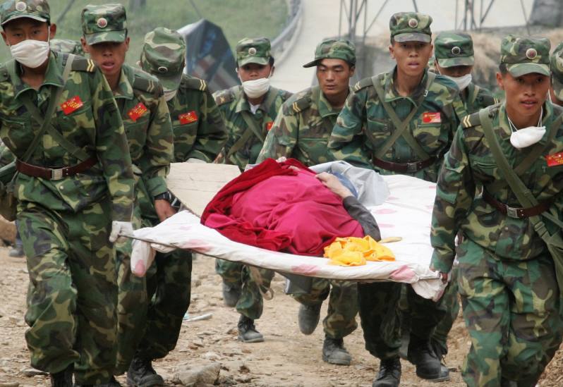 汶川地震十年回望,那些难忘的生死瞬间,祭奠废