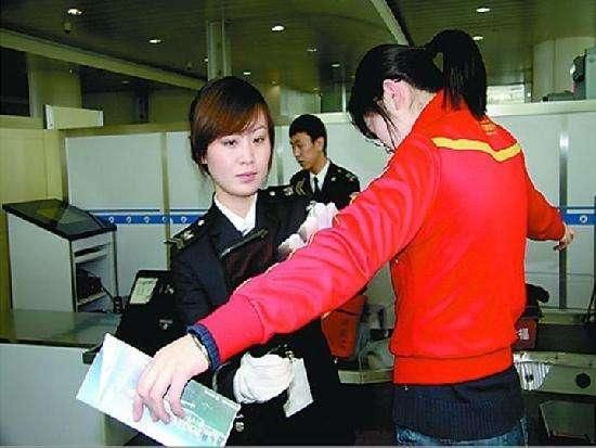 过安检时,女性的“隐私”会暴露吗安检人员告诉你真实的情况 og东方馆