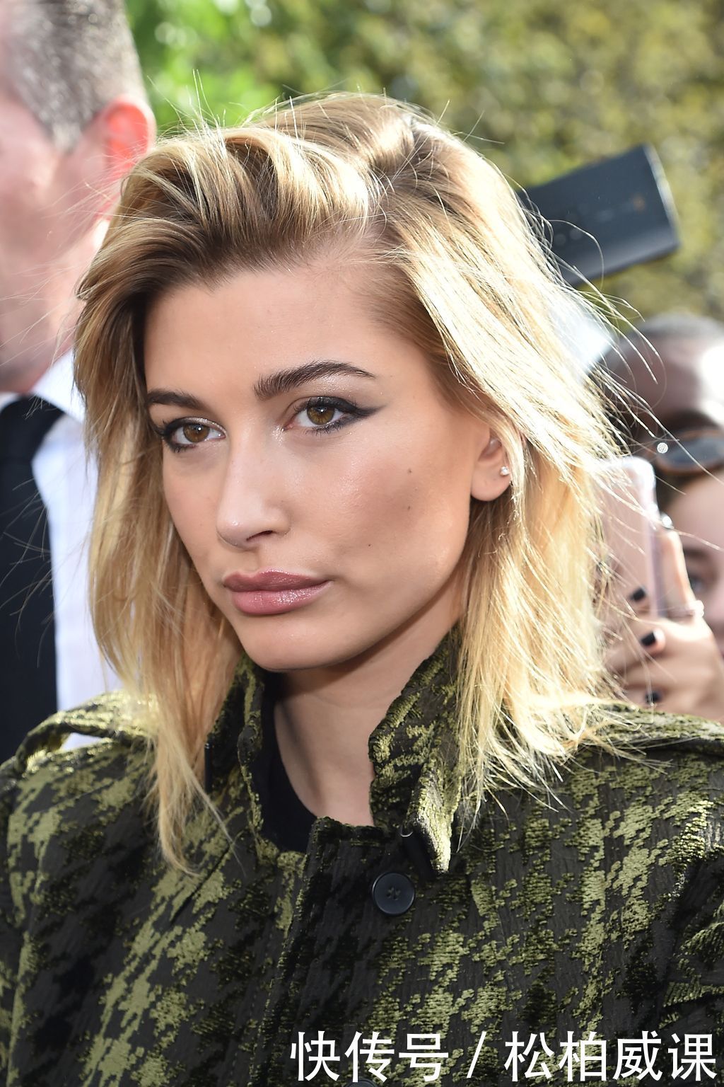 吉吉·哈迪德展示了她的新发型