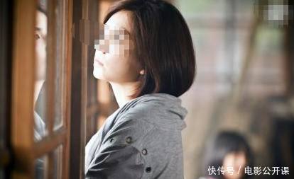 女儿带男友回家，早晨母亲叫女儿起床时，揭开被子一看，欣慰笑了