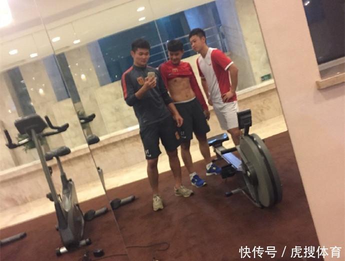 助攻帽子戏法!18岁天才后腰闪耀欧洲!未来或成