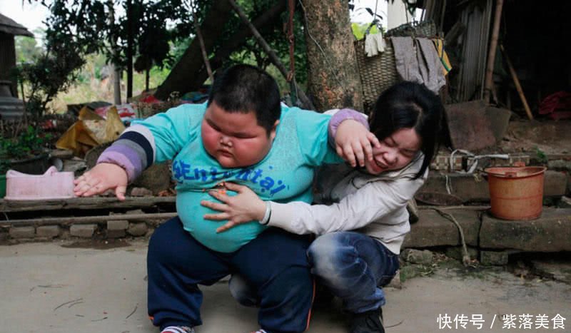 三岁小男孩体重120斤,个高一米,智商超过同龄