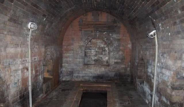 朝合葬墓,棺材在水中漂浮600年,为打捞挖平半