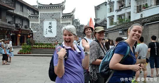 巴基斯坦小伙来中国,见人就说你好,中国人的反应却让他尴尬!