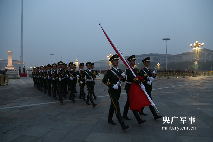 走进天安门国旗护卫队 探访升旗降旗的那些事儿 - 春夏秋冬 - 春夏秋冬 的博客 走进天安门国旗护卫队 探访升旗降旗的那些事儿 - 春夏秋冬 - 春夏秋冬 的博客