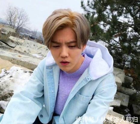 关晓彤帮鹿晗系鞋带,是不是爱的太卑微?网民: