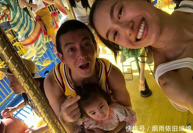 陈冠希晒全家福,和秦舒培穿情侣装,图片表情酷大照片包全集女儿表情身份证图片