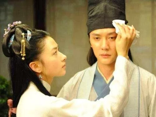 千古绝对:上联“洞外探查洞里流水”，美女对出的下联令人脸红