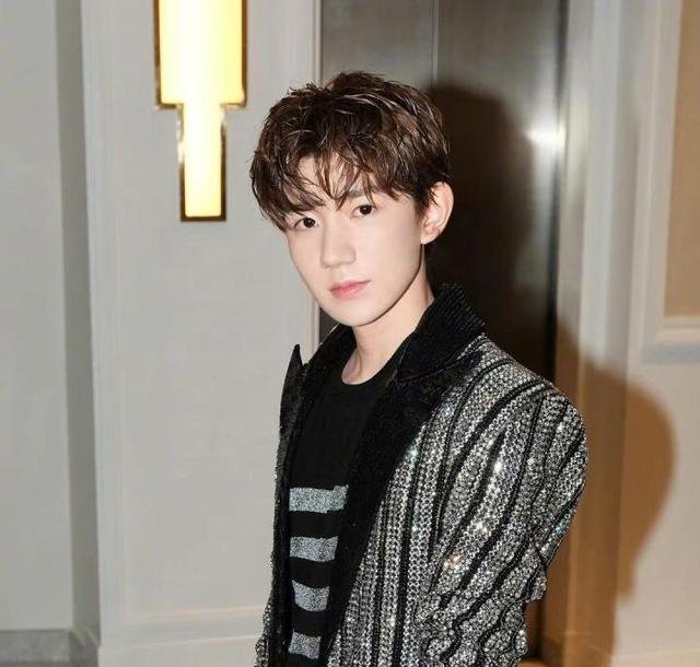 今年份戛纳流行亮片装, 王源帅气奚梦瑶性感, 最