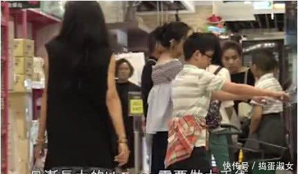 性感女神和养子牵手逛街 养子心脏病恶化她拼