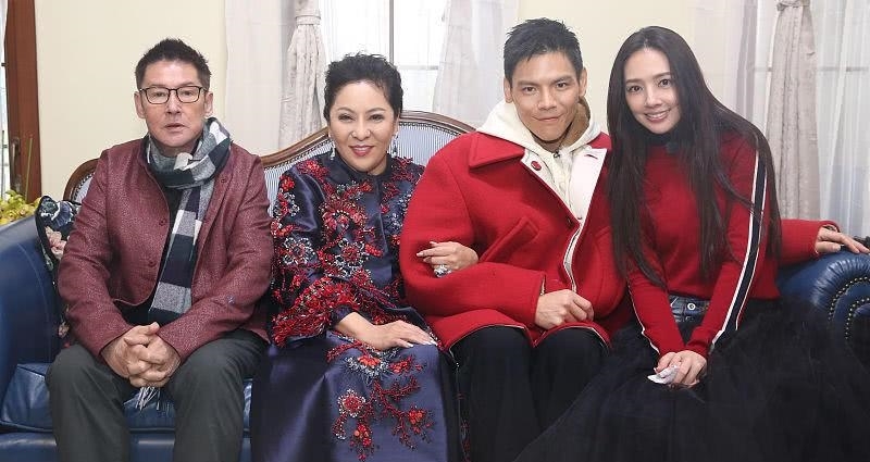 打脸!向佐求婚钻戒图被证实为假!妈妈亲自出来