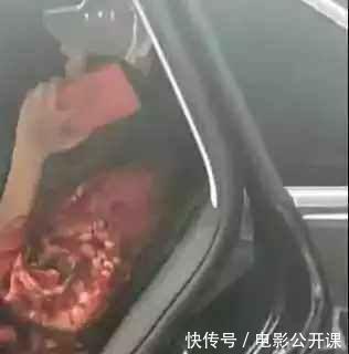 女子打车,刚上车没多久司机嗅到“恶臭味”回头强行将女子赶下车