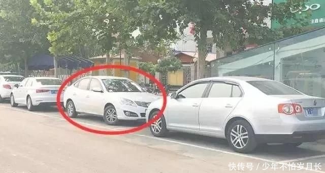 真没想到!这样停车,即便停在泊位内也会被贴罚