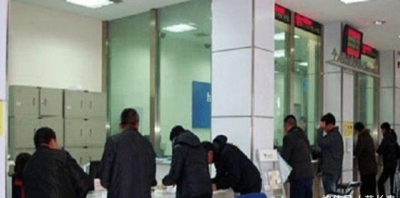 父母去世留下存折,银行人员说必须要本人来取