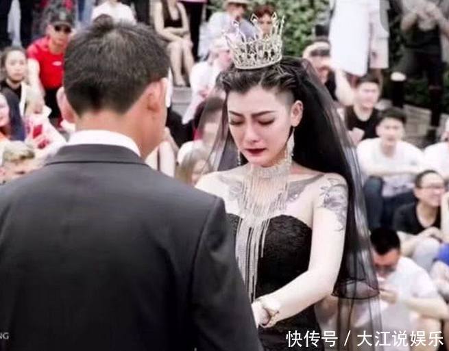 抖音最霸气新娘,花臂和黑色婚纱太美了,网友:嫁