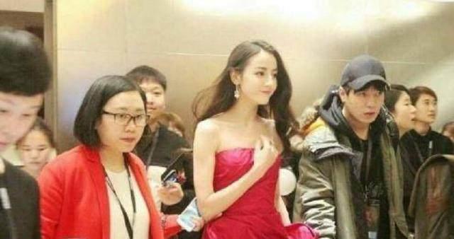 路人镜头下的迪丽热巴气质输给娜扎,赵丽颖刘