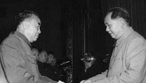 建国后毛主席宣布一条密令,十大元帅都吓出一身冷汗,林彪因此受