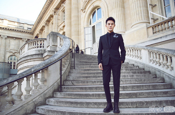 捐书种树修路,王凯粉丝超有爱!和胡歌张艺兴一