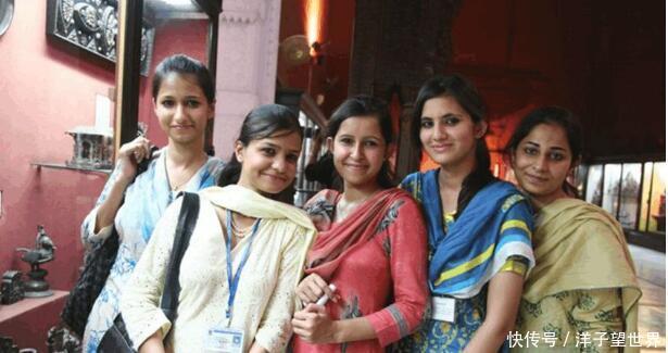 巴基斯坦小伙非常感动,在中国卖茶叶,结账时老