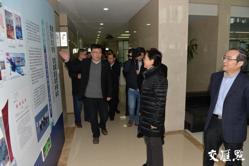 王燕文到新华报业传媒集团慰问新闻工作者:在\"服务提升年\"里